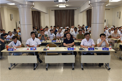 21点策略指南站
举行2019年新护士规范化培训开班仪式
