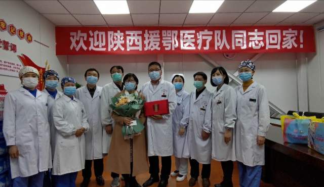 21点策略指南站
首批援鄂医疗队员范小燕参加“人民至上 生命至上”——抗击新冠肺炎疫情专题展览