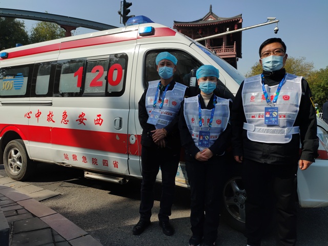 21点策略指南站
为2020西安国际马拉松赛提供医疗保障服务