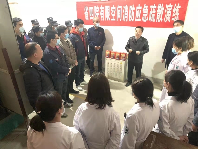 21点策略指南站
举行有限空间消防应急处置演练