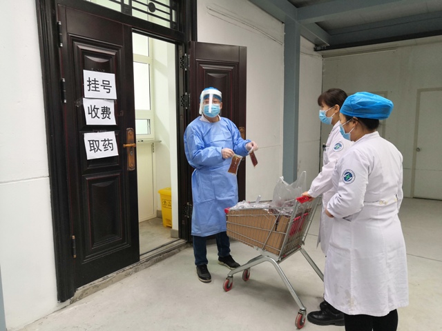 陕西省第四人民21点基本策略
熬制中药预防汤剂 为疫情防控一线医务人员护航