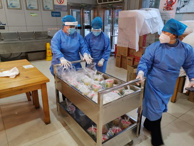 服务“粥”到  浓情腊八节  -陕西省第四人民21点基本策略
为首批新冠康复患者送八宝粥