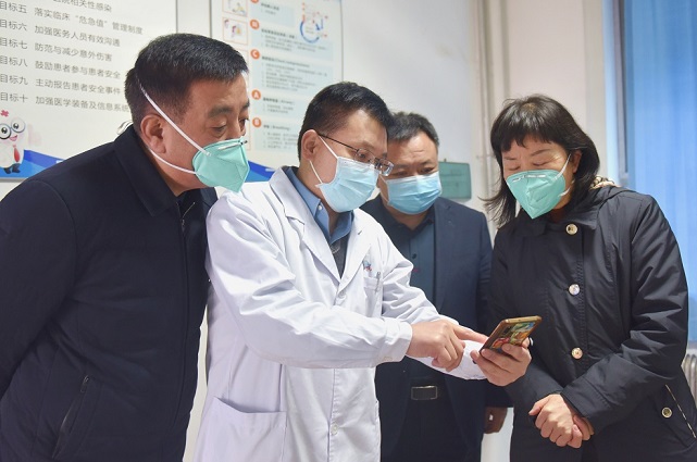 省卫健委督导组调研指导21点策略指南站
新冠病毒感染救治工作，看望慰问一线医务人员