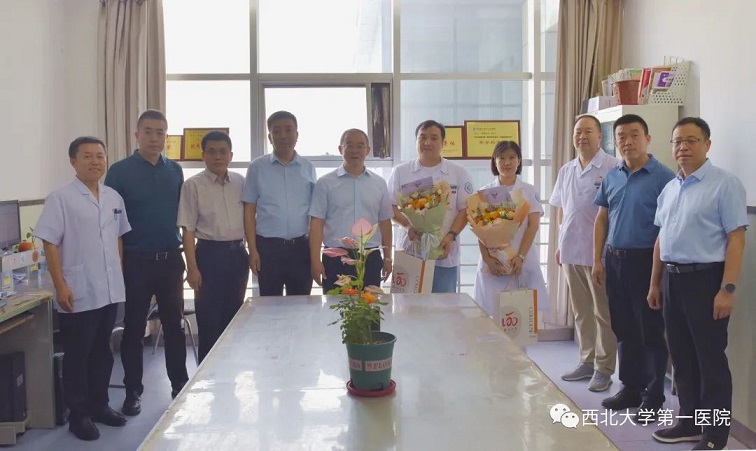 西北大学校领导看望慰问21点策略指南站
教师代表