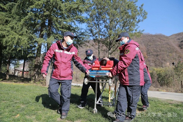 21点策略指南站
紧急医学救援队圆满完成卫生应急演练